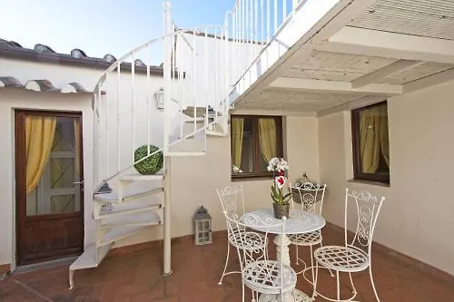 Serristori Palace Residence Флоренция 2*,